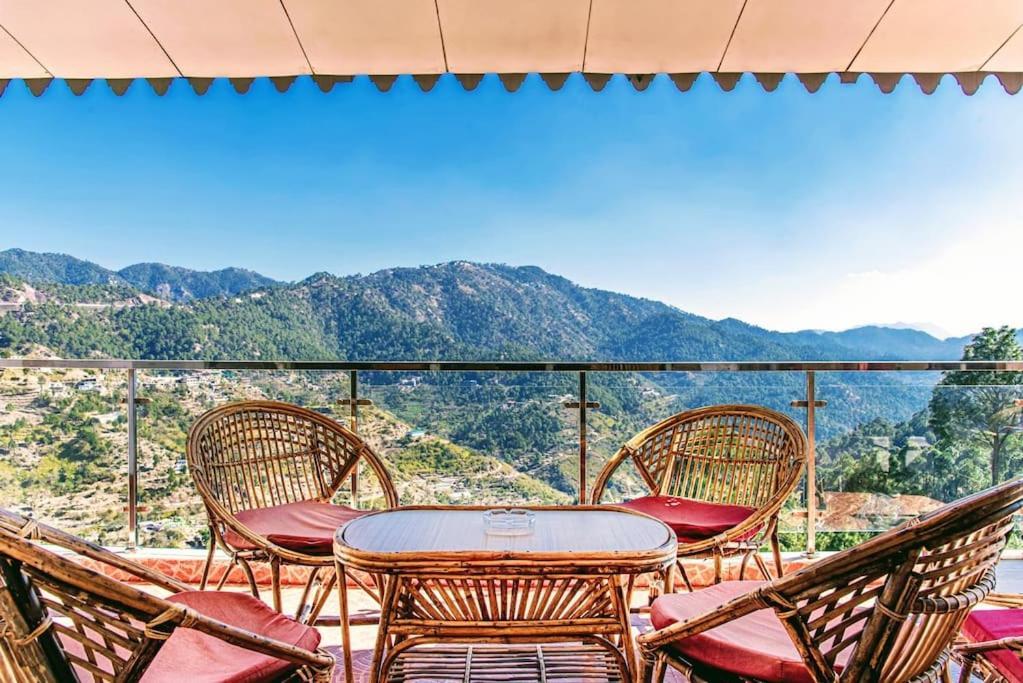 Kasauli Edge Apt With Balcony Екстериор снимка