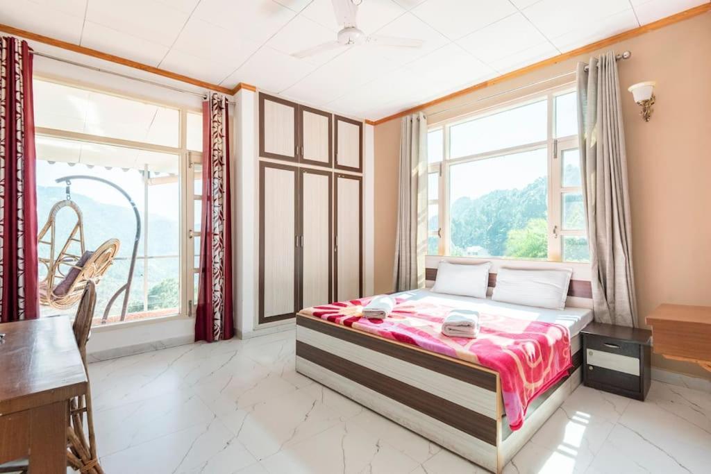 Kasauli Edge Apt With Balcony Екстериор снимка