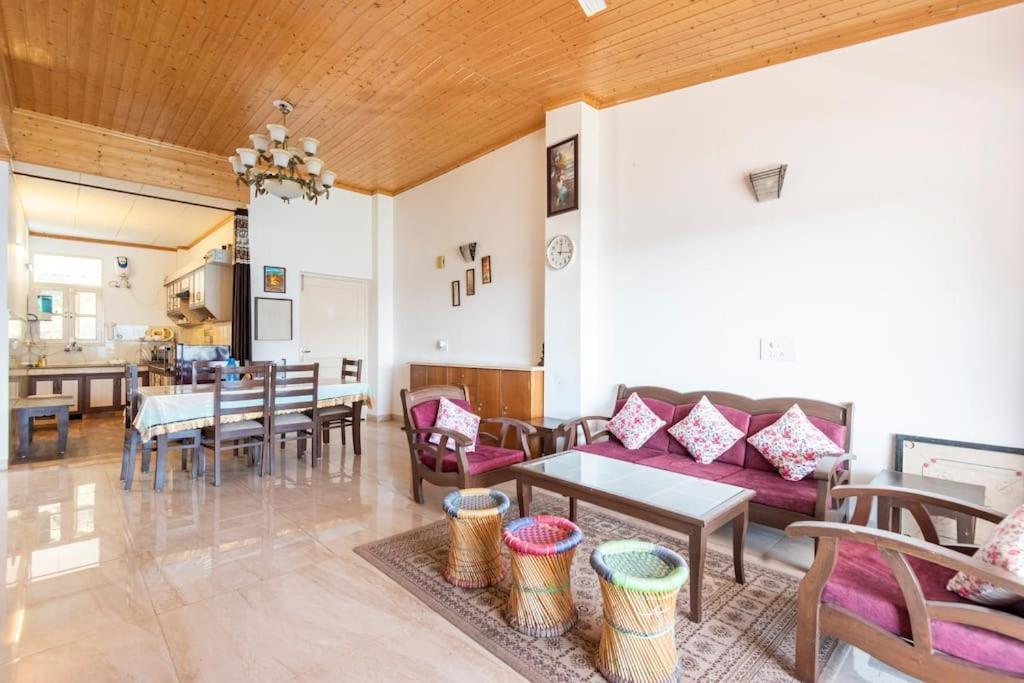 Kasauli Edge Apt With Balcony Екстериор снимка