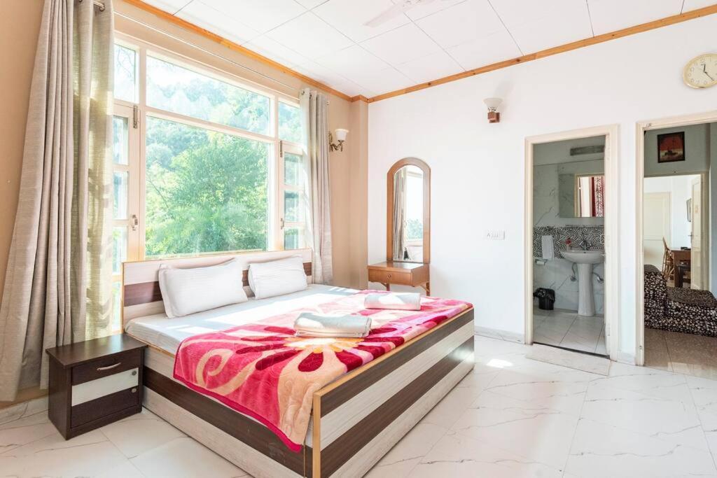 Kasauli Edge Apt With Balcony Екстериор снимка