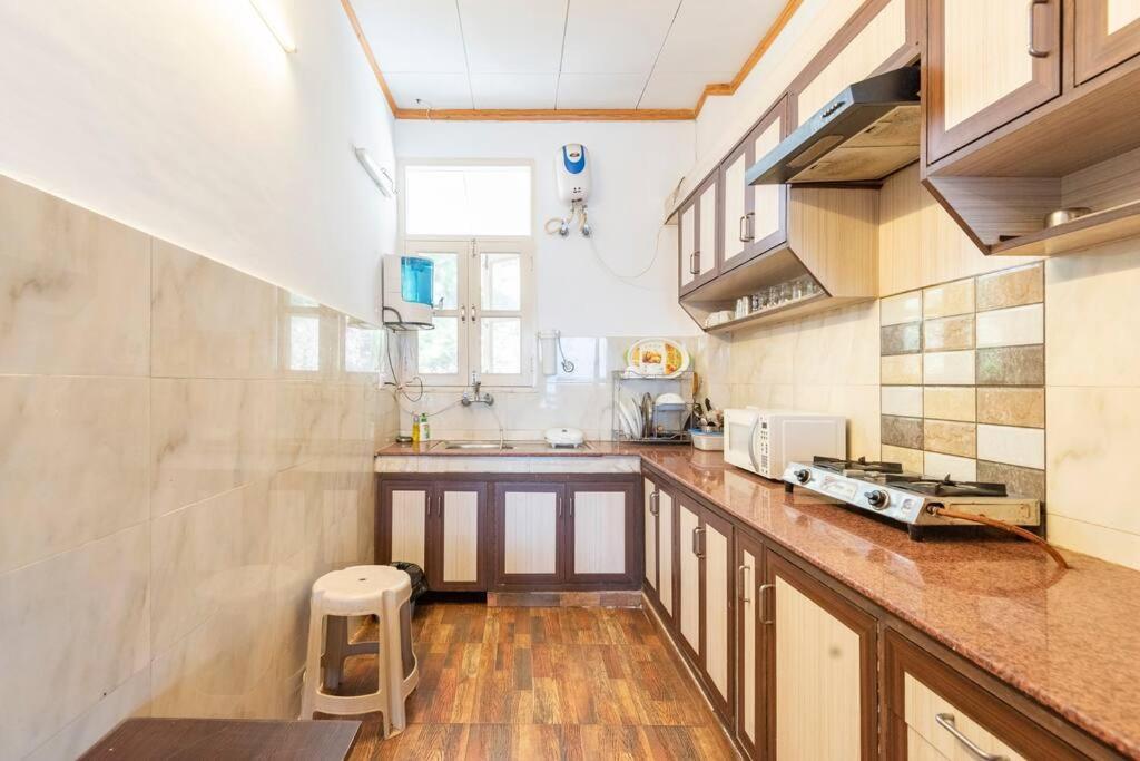 Kasauli Edge Apt With Balcony Екстериор снимка