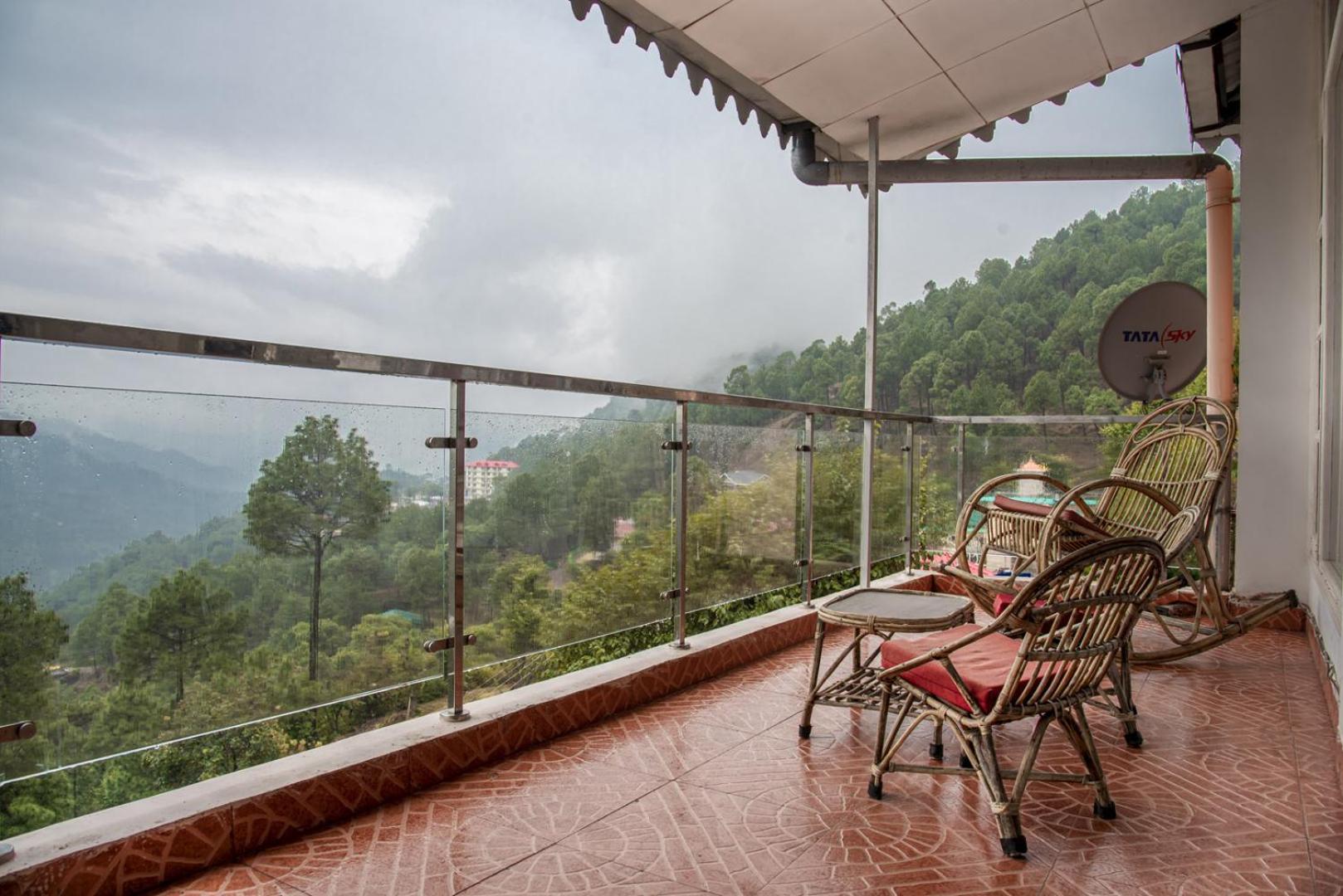 Kasauli Edge Apt With Balcony Екстериор снимка